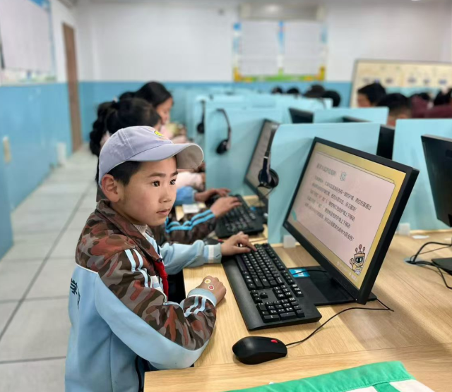 深挖教育渠道功用价值从教师团队学科精准教育两大中心场景下手